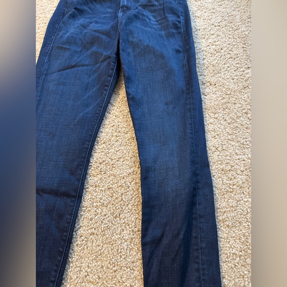 Good American Jeans - Picture 5 of 10